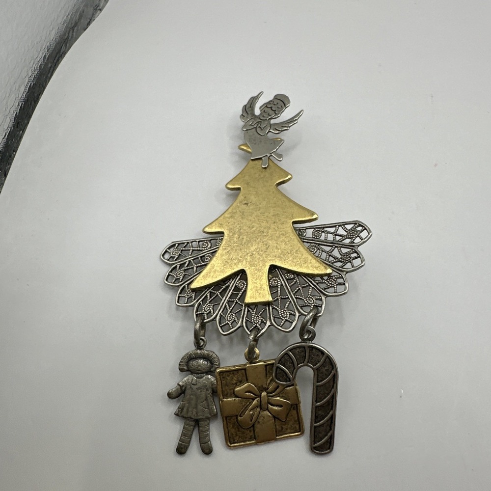Vintage‎ Christmas Tree Brooch With Filigree Fan And Presents 3"